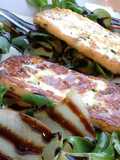 Ensalada de canónigos con queso Halloumi
