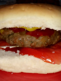Una foto de Hamburguesa, con cebolla, de mi infancia 🍔