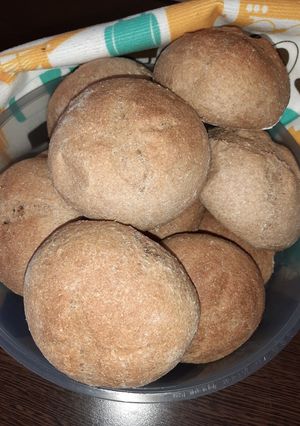 Teljes kiőrlésű zsemle recept fotója