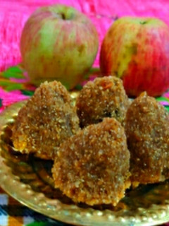 गेहूं के आटे के साफ्ट मलाई मोदक (Soft Malai modak recipe in hindi) रेसिपी मुख्य फोटो