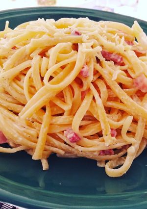 Una foto de Tallarines con salsa blanca