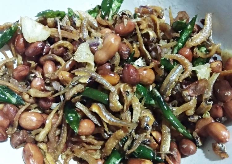 Teri Kacang Cabai Hijau