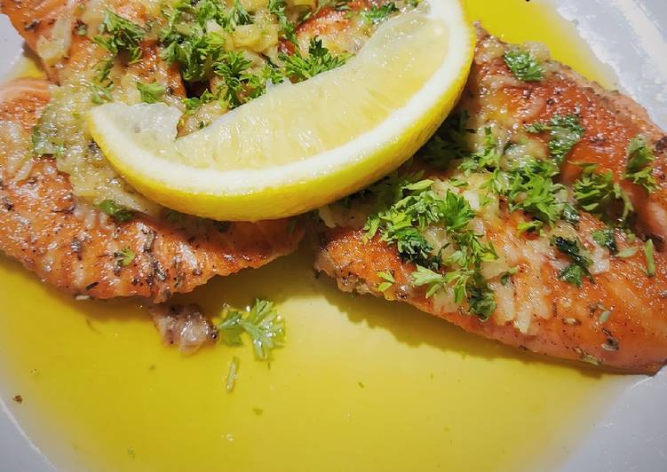 Resep Pan Seared Salmon with Garlic Lemon Butter Sauce yang Enak