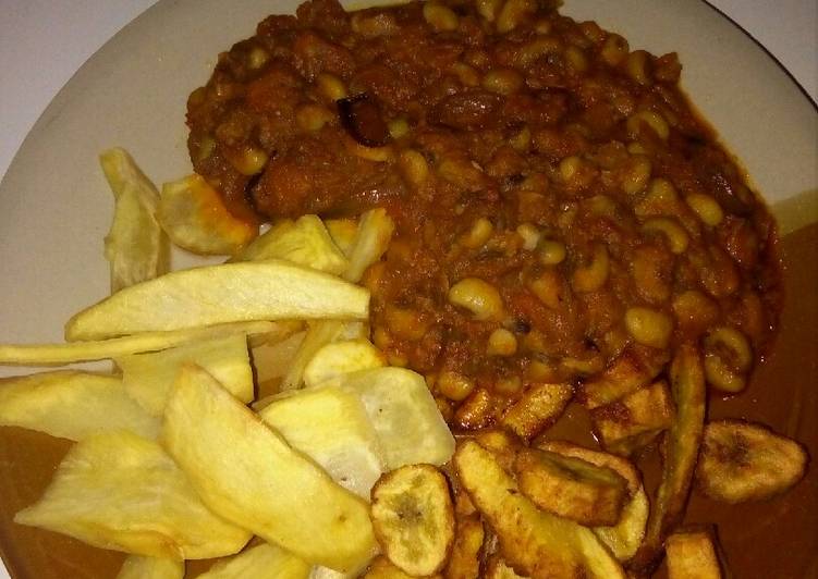 Beans, fried plantain and potatoes
