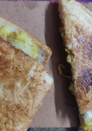 A picture of Maggi sandwich.