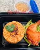 Cơm xào cà chua đùi gà nướng