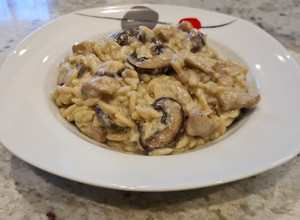 Foto principal de Risotto de pollo y champiñones con nata
