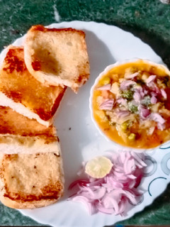 पाव भाजी (Pav bhaji recipe in hindi) रेसिपी मुख्य फोटो