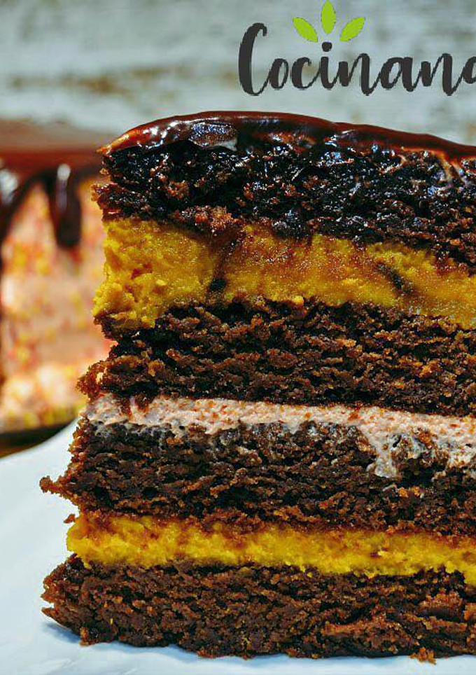 Una foto de Tarta de chocolate y calabaza con doble relleno