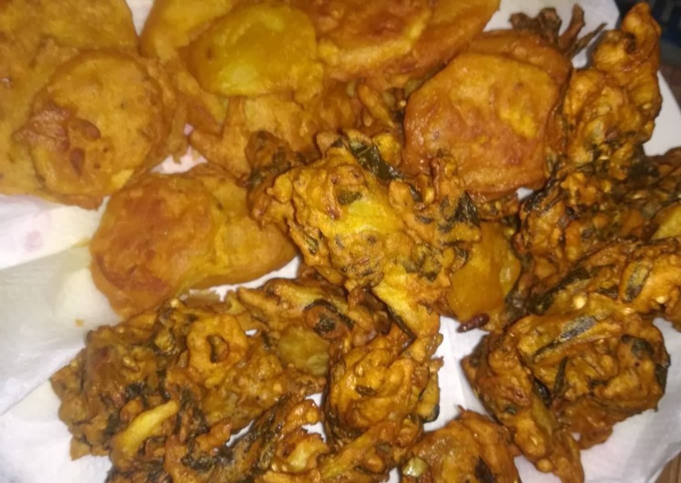 Palak pakora and potato pakora