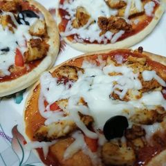 A picture of Spicy Chicken Pizza 🍕.