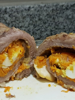 Una foto de Matambre arrollado al horno con papas sabor khnor ajo y cebolla