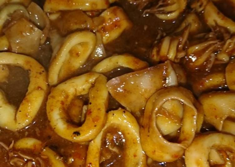 Proses meracik 2.Cumi pedas saus tiram Lezat