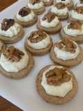 Biscotti sablès alle noci con crema di gorgonzola e mascarpone