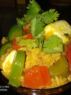 चिली पनीर पुलाव (chilly paneer pulao recipe in marathi) रेसिपी चे मुख्य फोटो