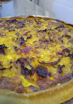 Una foto de Tarta de cebolla y queso rápida