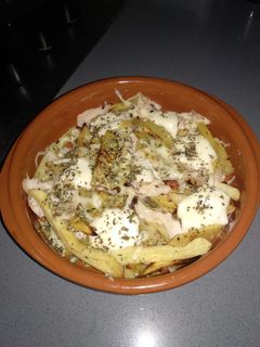 Una foto de Patatas al horno con queso y pavo