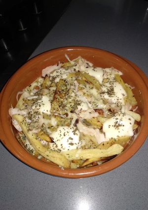 Una foto de Patatas al horno con queso y pavo