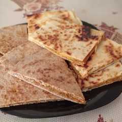 فطيرة محشية بالشكشوكة والتونة 🤤-レシピのメイン写真