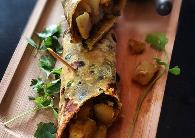 Methi paratha fusion rolls