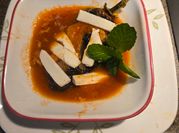 Una foto de chiles rellenos carne y queso