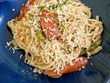 Udon με σπαράγγια, λουκάνικο & πιπεριά C&G