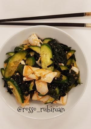 Foto di Alghe e calamari in salsa piccante (Miyok ogingho mucim)
