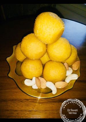 A picture of Besan ladoo.