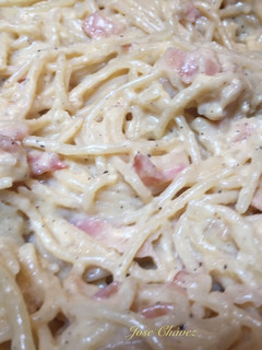 Una foto de Espaguetis con salsa carbonara