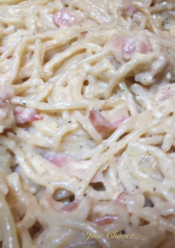 Una foto de Espaguetis con salsa carbonara