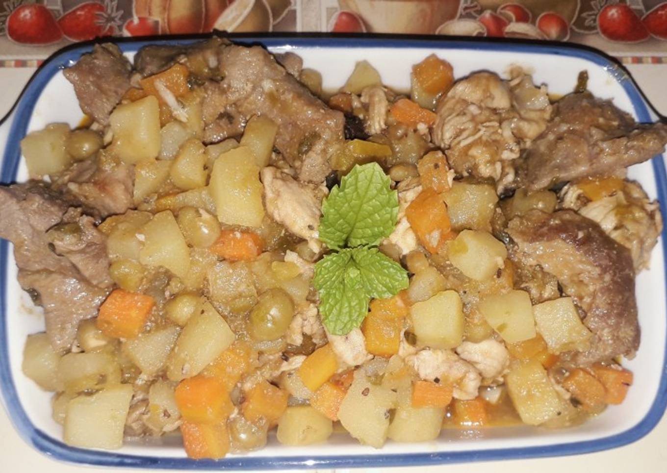 Guiso de pollo y cerdo 🍲