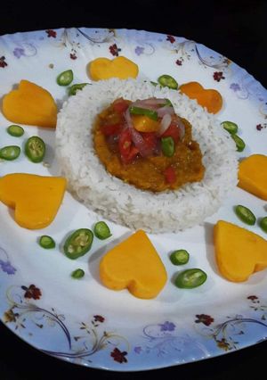 A picture of Daal chawal with mango salsaa.