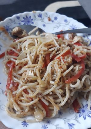 A picture of Chicken veggie spaghetti.