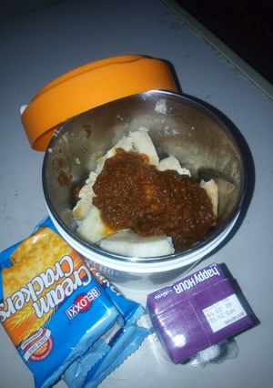 A picture of Boiled yam and stew.
