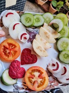 व्हेजिटेबल सलाद (vegetable salad recipe in marathi) रेसिपी चे मुख्य फोटो