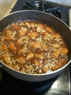 A picture of Sesame chicken.