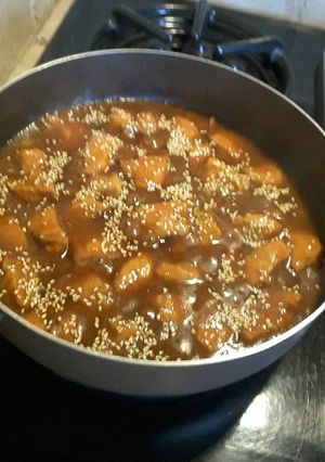 A picture of Sesame chicken.