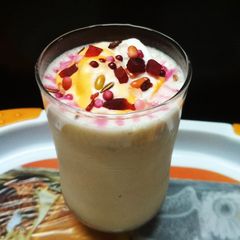 A picture of Ice cream milkshake.