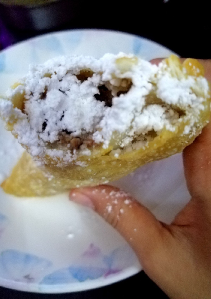 Una foto de Empanadas de pino fritas con azúcar flor 🙉🙊🙈❣️