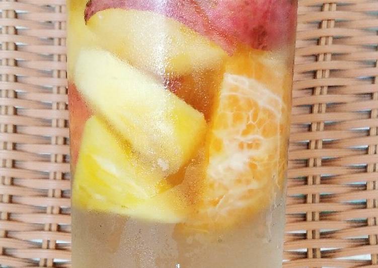 Infused water nanas apel jeruk madu