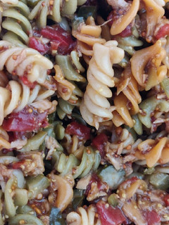 Una foto de Ensalada fría de pasta con mostaza