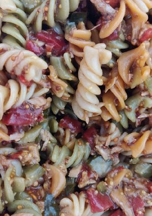Una foto de Ensalada fría de pasta con mostaza