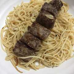 Spaghetti aglio olio with garlic saikoro beef রেসিপির প্রধান ছবি