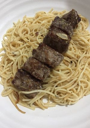 Foto resep Spaghetti aglio olio with garlic saikoro beef