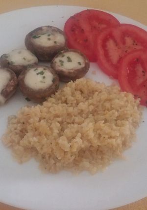 Mozzarellával töltött gomba, bulgurral recept fotója