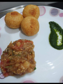 फ़्राईड लिट्टी और चोखा (Fried litti aur chokha recipe in Hindi) रेसिपी मुख्य फोटो