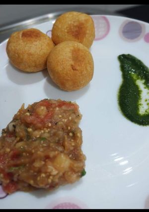 फ़्राईड लिट्टी और चोखा (Fried litti aur chokha recipe in Hindi) रेसिपी मुख्य फोटो