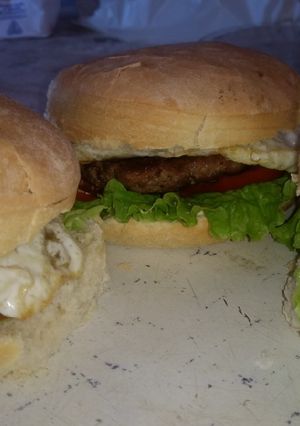 Una foto de Sándwich de hamburguesas caseras 😍