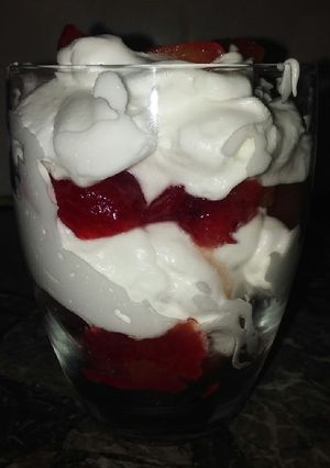 Una foto de Postre de ciruelas con pocos ingredientes