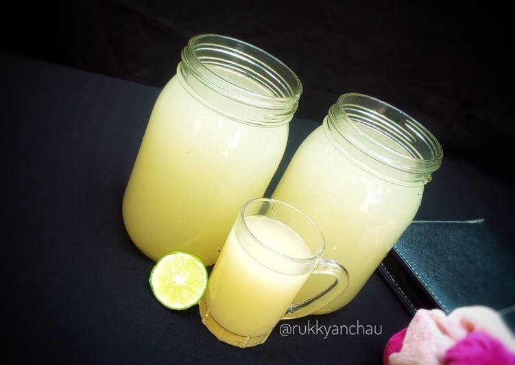 Simple Way to Make Homemade Ginger limenade